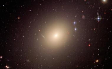Frühe Galaxien lassen das All nachglühen