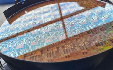 STMicroelectronics und Metalenz kooperieren bei Metasurface-Optiken