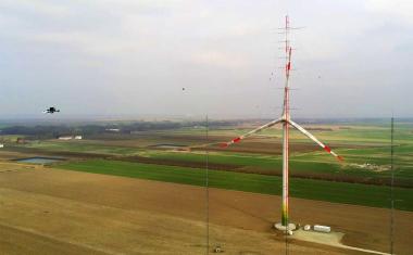 Mit Drohnen den direkten Nachlauf von Windturbinen erforscht