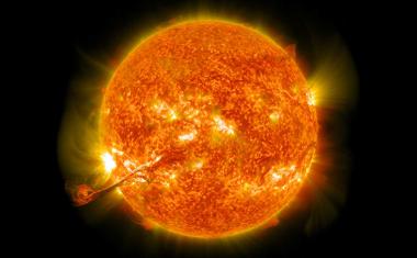 Planeten halten Sonne im Zaum