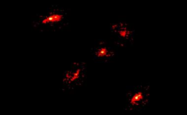 Außergewöhnliches Einstein-Kreuz kartiert Dunkle Materie