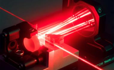 Neues Multipass-Verfahren macht Kurzpulslaser effizienter