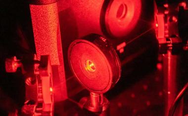 Photonen in einem diamantbasierten Quantensystem auf neue Weise erzeugen