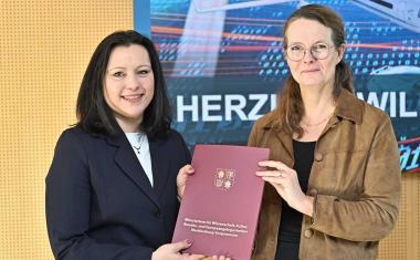 Förderbescheid für neues DLR-Gebäude in Neustrelitz übergeben