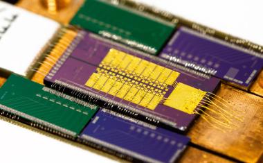 Mit „coolen“ Detektoren der Neutrinomasse auf der Spur