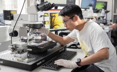 Durch Verdrehen in den Fokus