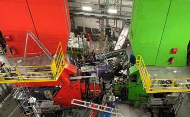 Hypertriton stärker gebunden als bisher angenommen