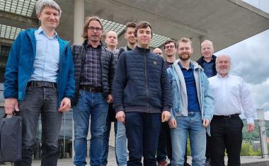 Großflächige Nanostrukturen mit atomarer Präzision