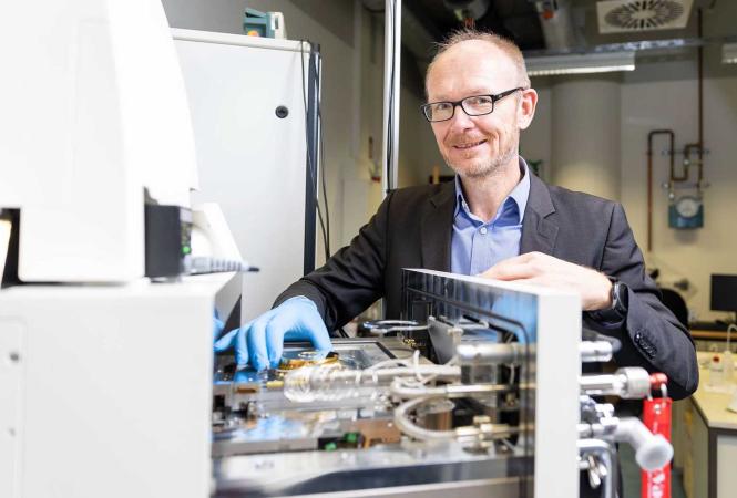 Den Weg zur Serienfertigung von Quantenchips ebnen