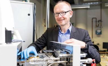 Den Weg zur Serienfertigung von Quantenchips ebnen