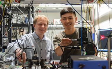 Mit Algorithmen produktionsreife photonische Schaltungen designen
