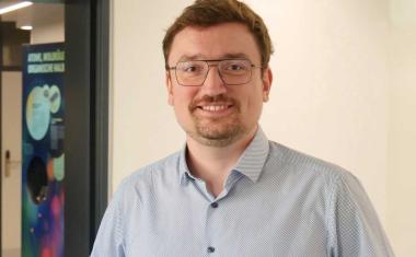 Von topologischen zu geometrischen Quantenmaterialien