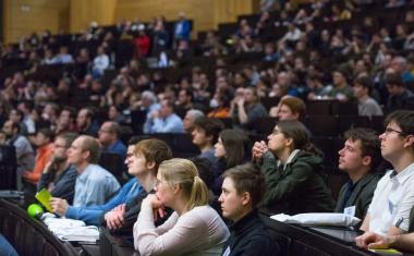DPG weitet Kommunikationsprogramm aus
