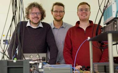 Hannoveraner schicken Quantenpaket durchs kommunale Glasfasernetz