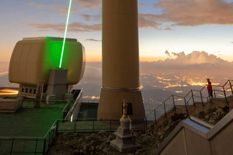 Photo: Laser-Blitzableiter in Schweizer Alpen