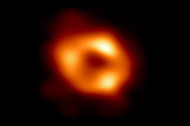 Photo: Schwarzes Loch in der Mitte der Milchstraße