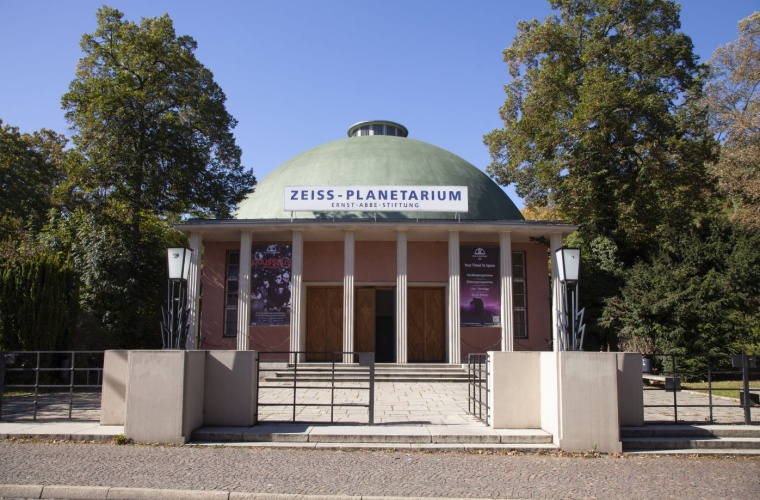 Das Zeiss-Planetarium in Jena bietet seit fast hundert Jahren astronomische...
