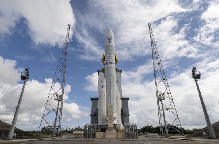Die Ariane 6 auf dem Startplatz in Kourou