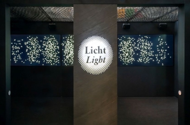 Der Eingangsbereich zur Sonderausstellung „Licht und Materie“ ist wie ein...