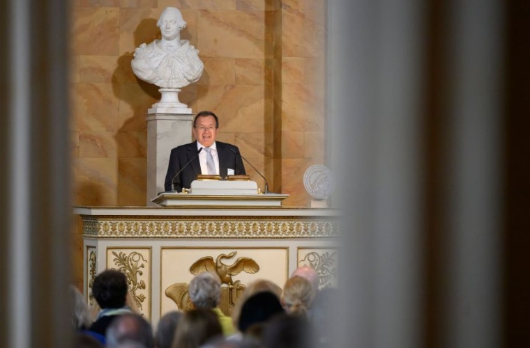 Eberhard Bodenschatz, der geschäftsführende Direktor des MPI-DS, bei seiner...