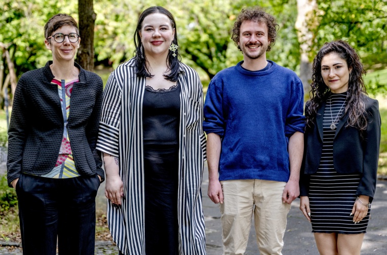 Die Bochumer Forschenden Anna Franckowiak, Nora Valtonen-Mattila, Giacomo Sommani und Angela Zegarelli (von links) sind Mitglieder im IceCube-Projekt.