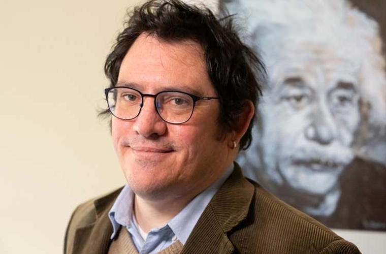 Prof. Dr. Sebastiano Bernuzzi von der Uni Jena (Foto: Jens Meyer/Universität Jena).