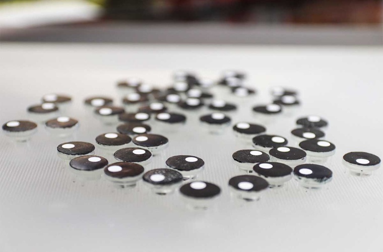 Viele kleine Mikroroboter wuseln am Institut für Theoretische Physik II der HHU herum.