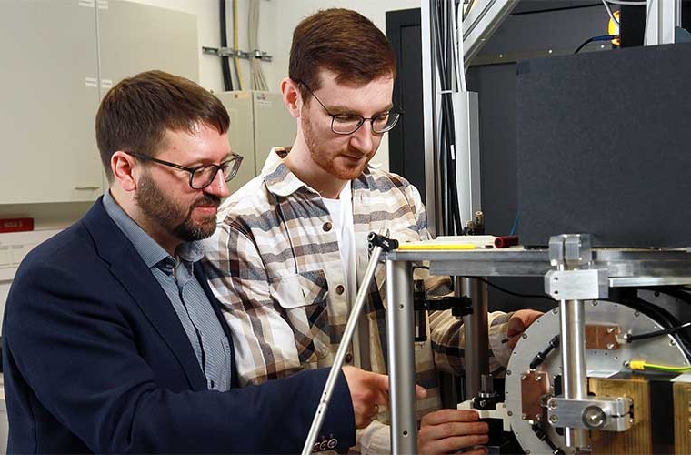 Professor Mathias Weiler und Kevin Künstle, Erstautor der Studie. Foto: RPTU, Thomas Koziel