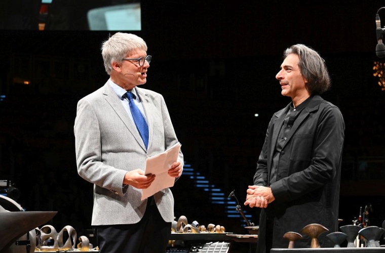 Der ehemalige DPG-Präsident Dieter Meschede mit Komponist Yannick Paget beim...