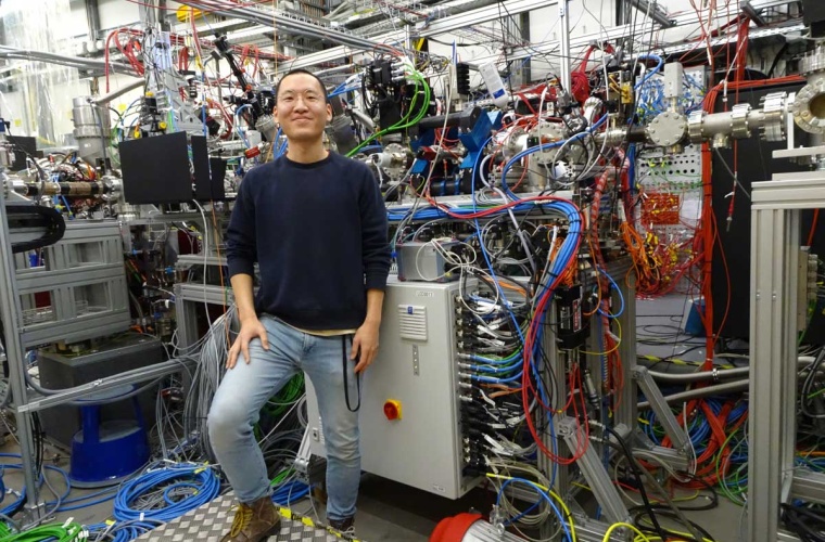 Moto Togawa an der Experimentierstation Small Quantum Systems des European XFEL