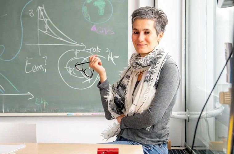 Die TUM-Teilchenphysikerin Prof. Laura Fabbietti