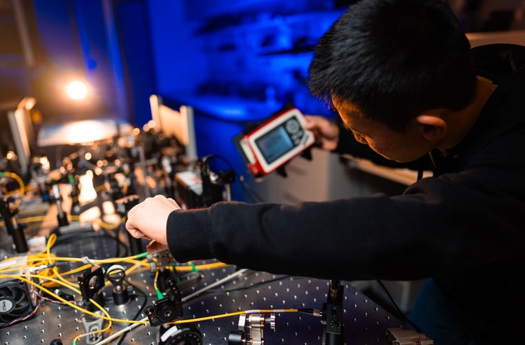 Quantenoptische Experimente im ZAQuant  können neue Zustände von Materie sichtbar machen, um theoretische Modelle zu verifizieren und zu erweitern.