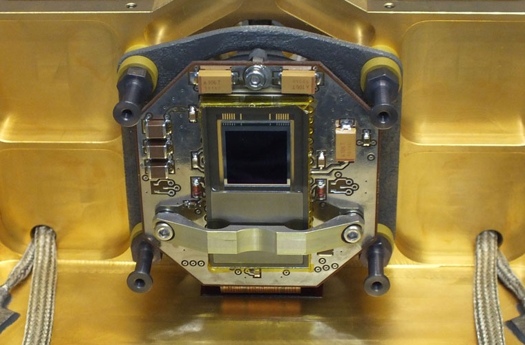 das CCD-Array im Inneren des Fokalebenen-Moduls an Bord des CHEOPS-Weltraumteleskops.
Credit: DLR (CC BY-NC-ND 3.0)