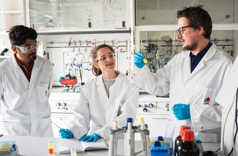 Dr. Kushagra Gahlot, M. Sc. Lena Stickel und Dr. Quinten Akkerman