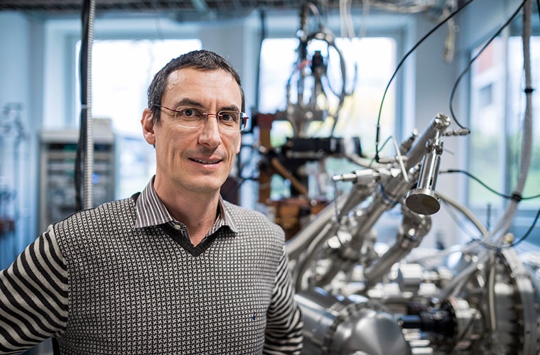 Empa-Forscher Carlo Pignedoli, einer der AiiDAlab-Entwickler.