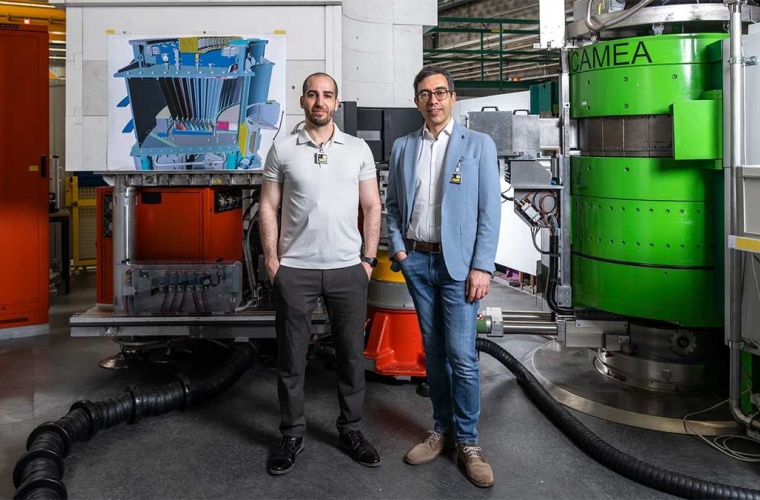 Edan Bainglass (l.) und Giovanni Pizzi setzen ihre Software AiiDAlab auch am...