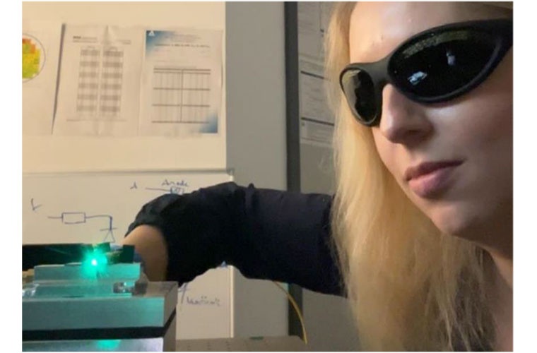 Justage eines durchstimmbaren Lasers für die Charakterisierung von photonisch integrierten Wellenleitern