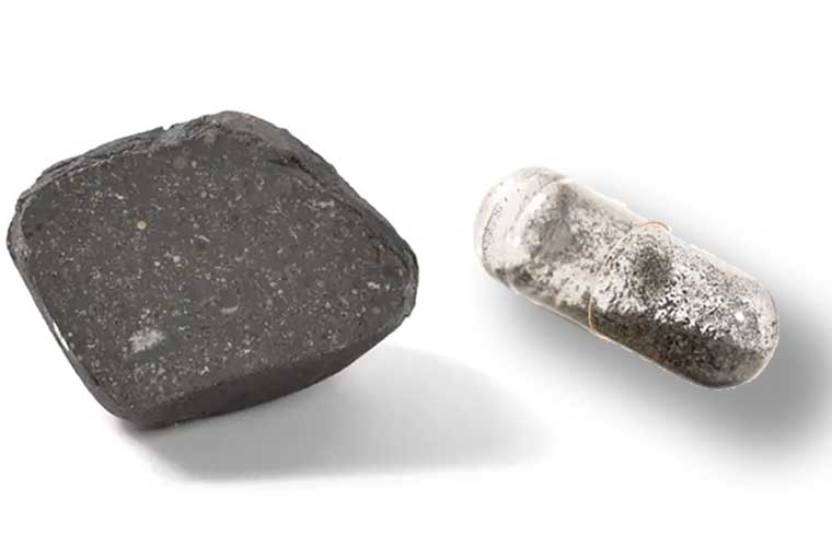 Kohlige Chondrite können sehr verschieden aussehen. Einige wie der links abgebildete Meteorit Allende haben im Innern einen hohen Anteil deutlich erkennbarer Einschlüsse. Andere wie der Meteorit Ivuna (rechts) bestehen fast ausschließlich aus feinkörnigem, bröseligem Material. Die hier abgebildete Kapsel ist nur etwa einen Zentimeter lang und enthält einige Körnchen des sehr seltenen Meteoriten.