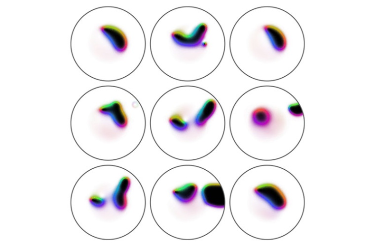Simulierte Momentaufnahmen von kurzlebigen, turbulenten Magnetisierungsmustern während der Entstehung eines Skyrmions durch einen Strompuls.