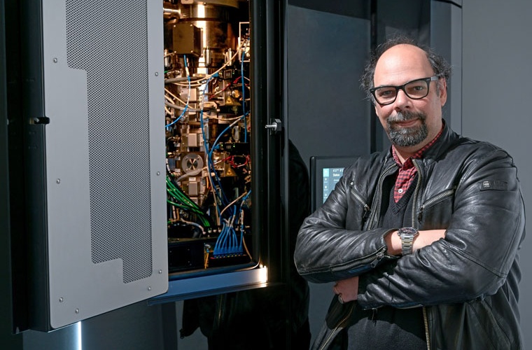 der Arbeitsgruppe von Prof. Dr. Panagiotis Kastritis wird das neue Kryo-Elektronenmikroskop betrieben.
