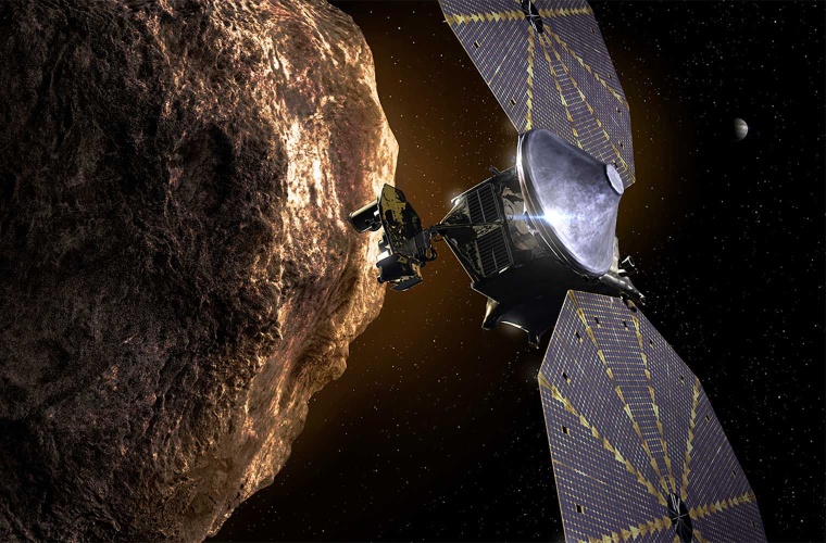 Lucy hat am 20. April 2025 den acht Kilometer großen (52246) Donaldjohanson mit einer Geschwindigkeit von 13,4 km/s passiert als Generalprobe für die spätere Untersuchung der „Trojaner“-Asteroiden auf der Jupiterbahn.
