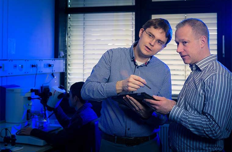 Jens Anders und sein Team entwickeln ein Verfahren mit dem Potenzial für präzisere MRT-Bildgebung.
