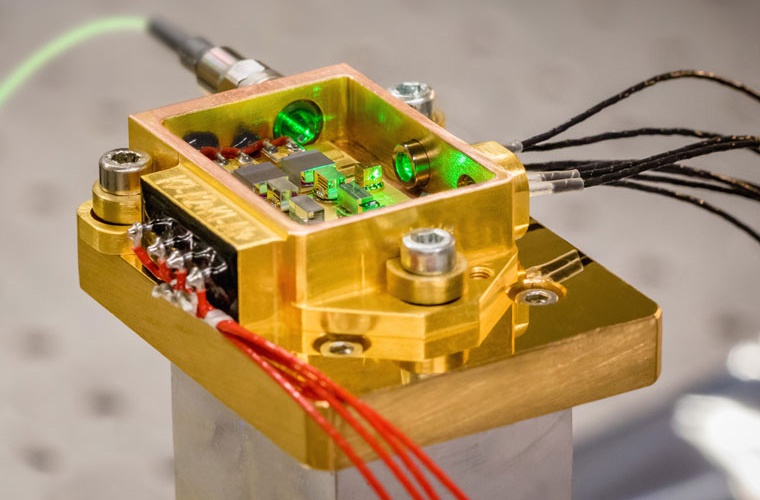 Das in Jena aufgebaute Lasermodul vereint kleine Baugröße mit größter Robustheit. Nun fliegt es zum Marsmond Phobos