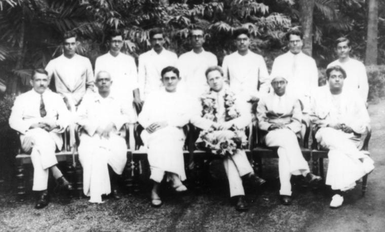 Werner Heisenberg (1. Reihe, 4. von links) war 1929 zu Gast bei der Indian...
