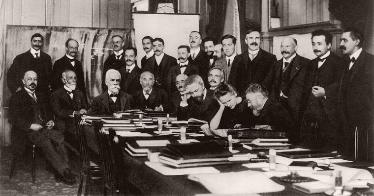 Auf dem ersten Solvay-Kongress 1911 diskutierte Henri Poincaré (rechts am...