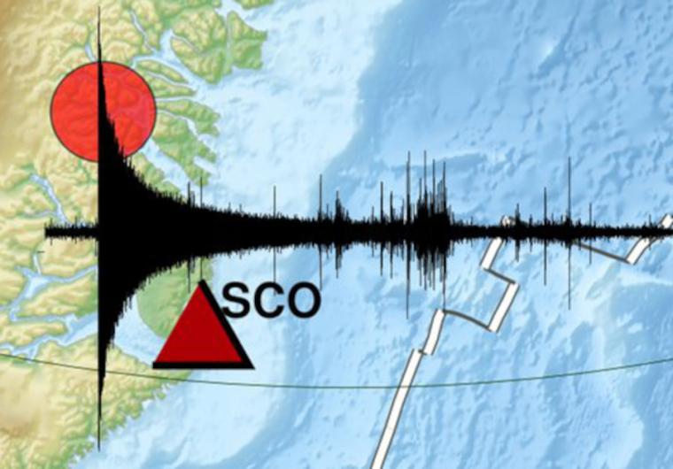 Abb.: Der Ort des Tsunamis (roter Kreis) und die nächstgelegene seismische...