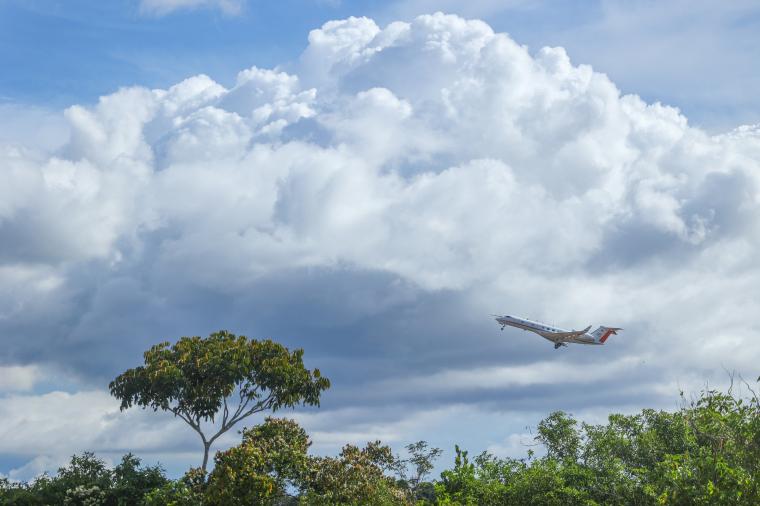 Abb.: Das Forschungsflugzeug des CAFE-Brazil-Projekts startet zu Messungen...