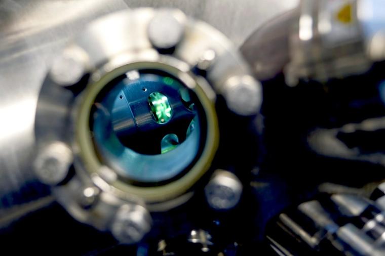 Abb.: Blick ins Impulsmikroskop NanoESCA