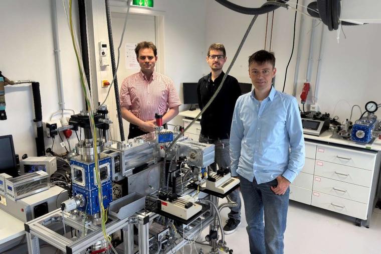 Abb.: Jonas Warneke (links), Markus Rohdenburg (Mitte) und Harald Knorke...