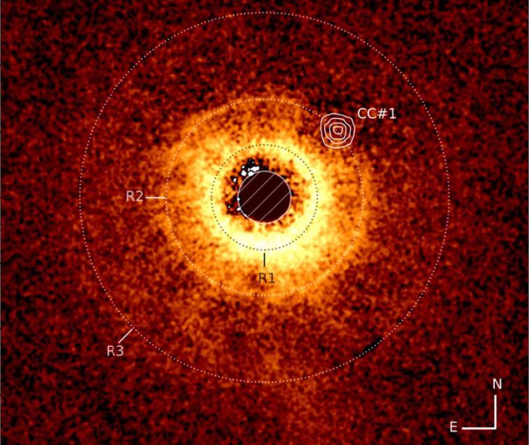 Scheibe um den Stern TWA 7, aufgenommen mit dem SPHERE-Instrument des ESO-VLT